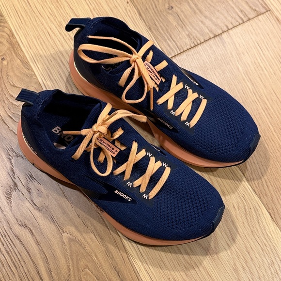 *Brooks Levitate 3 Mojolica Cantaloupe Sneakers Womens 6.5 B Blue Peach Running - Picture 3 of 8